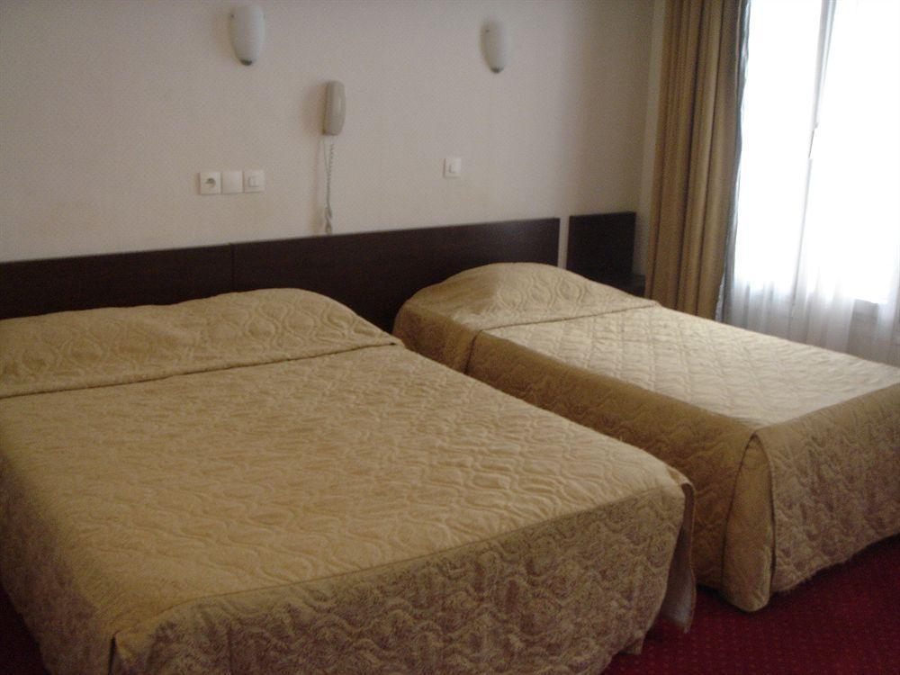 Hotel Des 3 Nations Paris Bagian luar foto