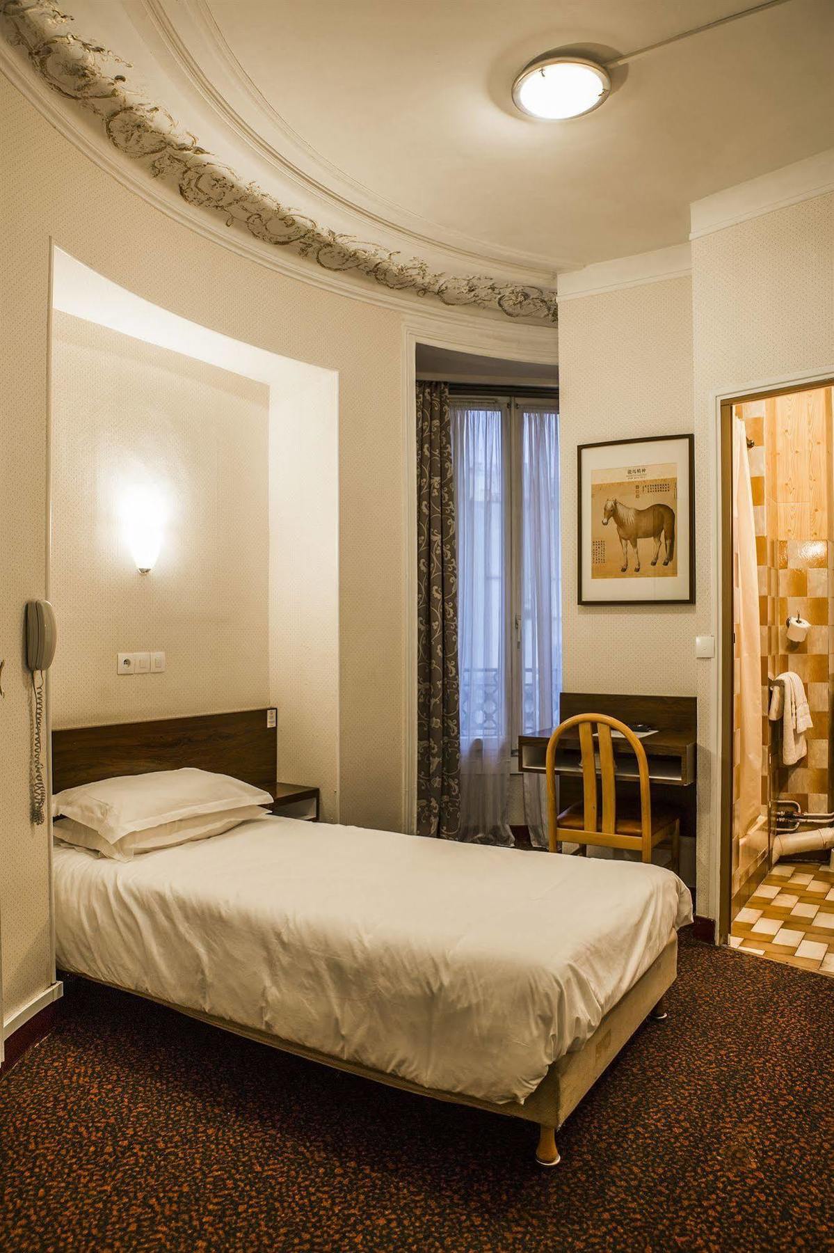 Hotel Des 3 Nations Paris Bagian luar foto