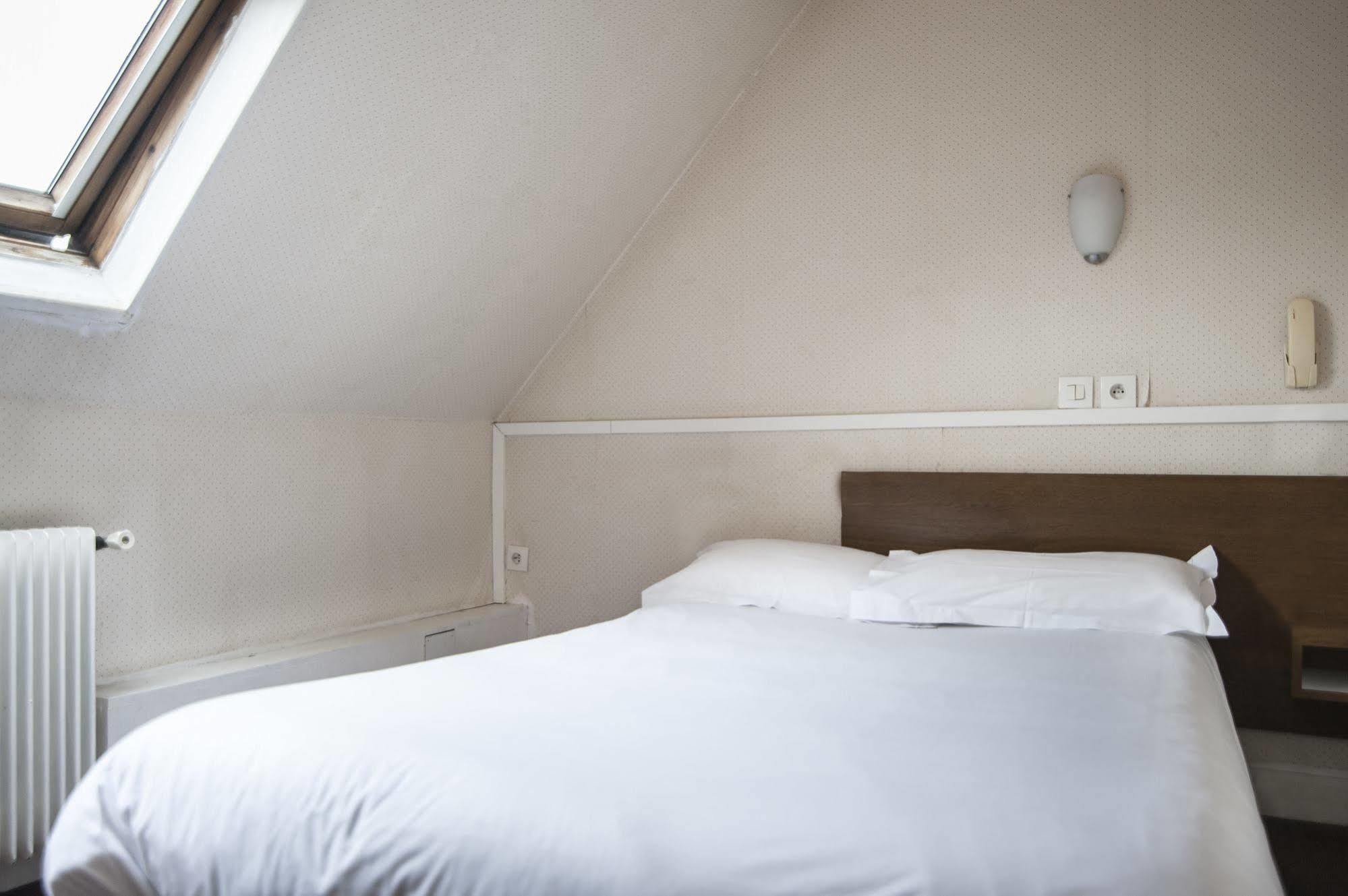 Hotel Des 3 Nations Paris Bagian luar foto