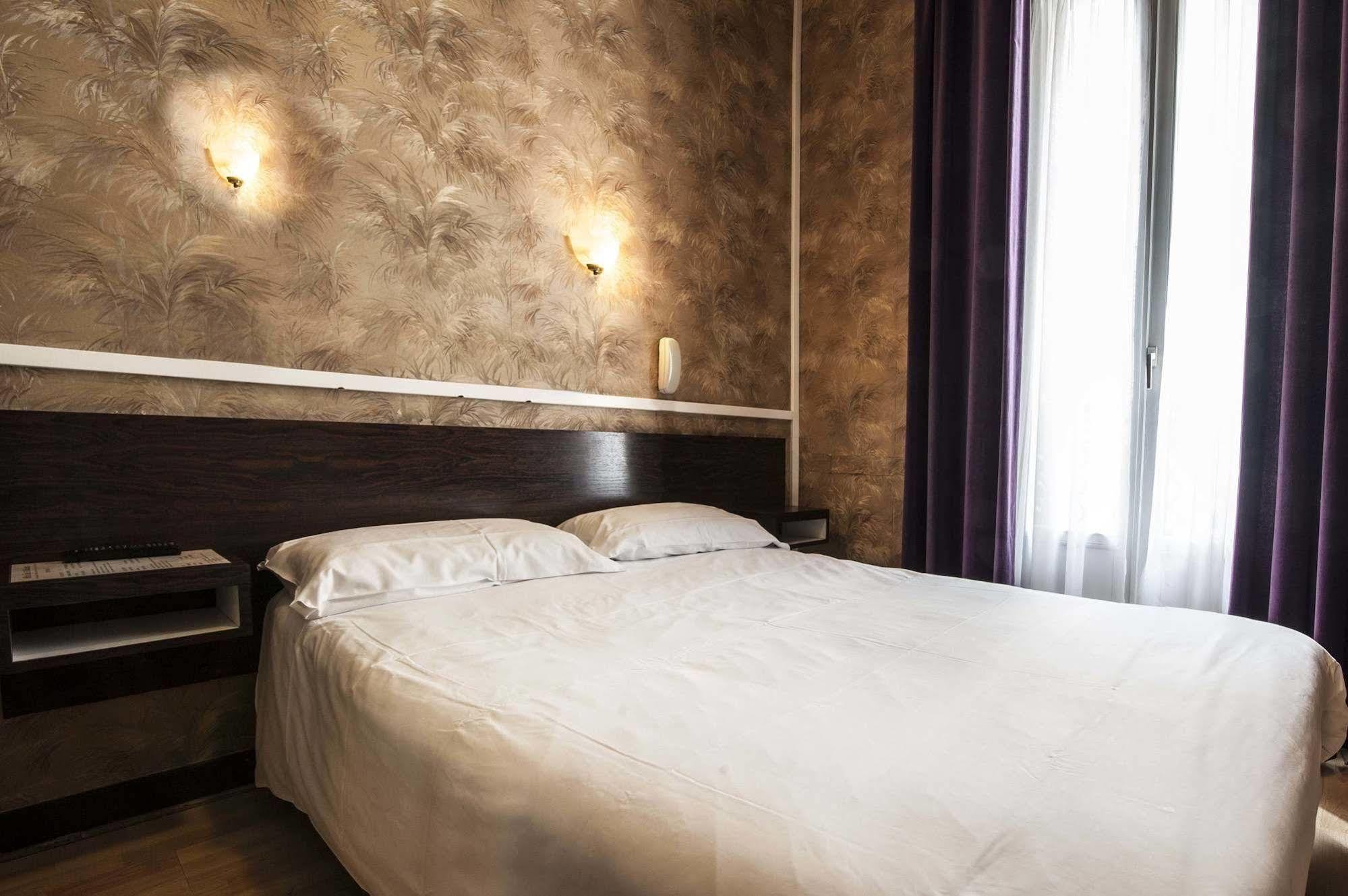 Hotel Des 3 Nations Paris Bagian luar foto