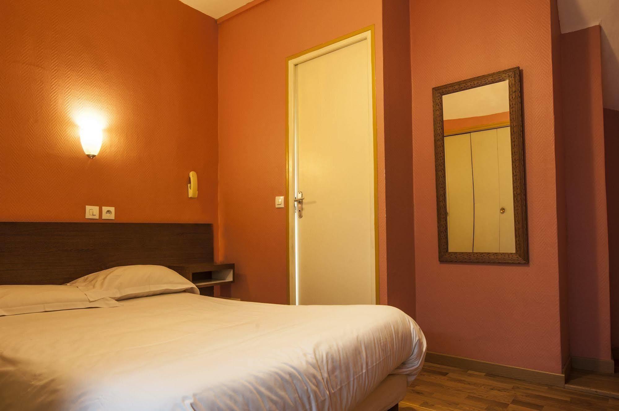 Hotel Des 3 Nations Paris Bagian luar foto