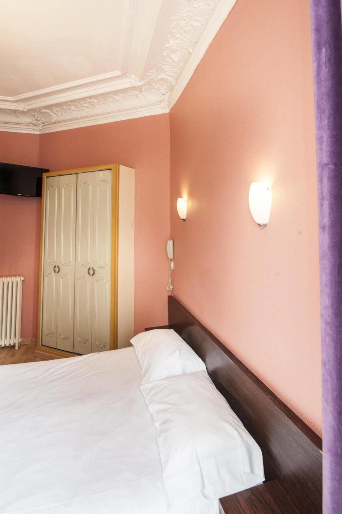 Hotel Des 3 Nations Paris Bagian luar foto